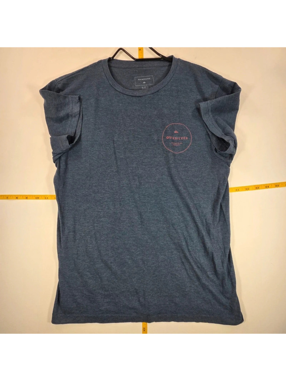 Quiksilver Circled Script T-shirt features a classic crew neck - Picture 1 of 3